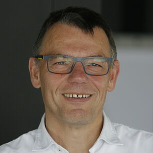 Foto von Matthias Schneider, Mercedes-Benz AG, Sprecher auf dem automotiveIT car.summit 2025