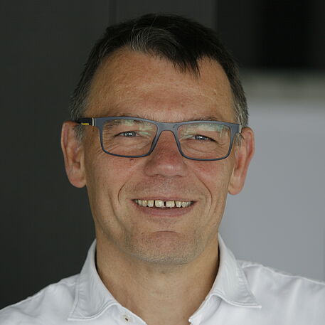 Foto von Matthias Schneider, Mercedes-Benz AG, Sprecher auf dem automotiveIT car.summit 2025